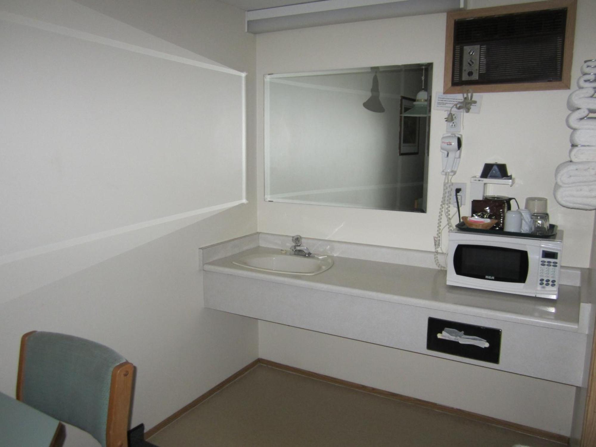 The Ranchland Inn Kamloops Room photo