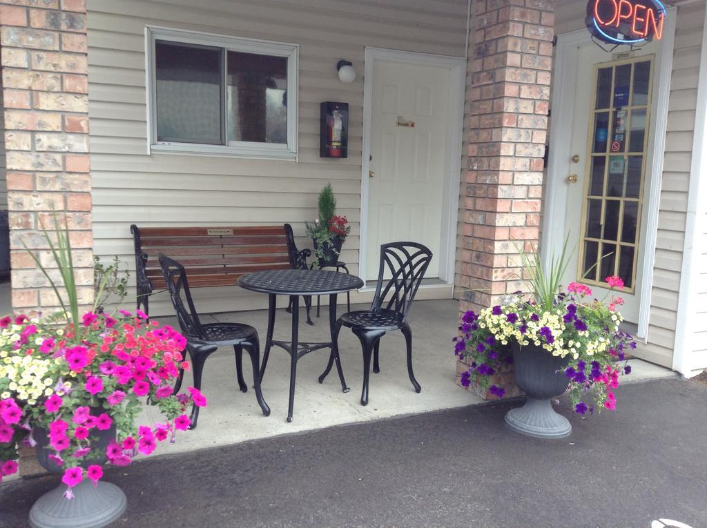 The Ranchland Inn Kamloops Exterior photo